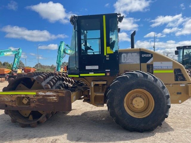 Caterpillar CP533E 12T Padfoot Roller