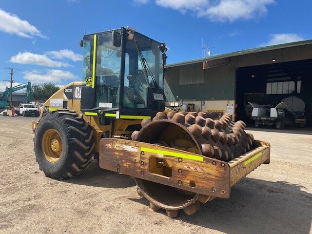 Caterpillar CP533E 12T Padfoot Roller