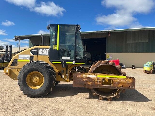 Caterpillar CP533E 12T Padfoot Roller