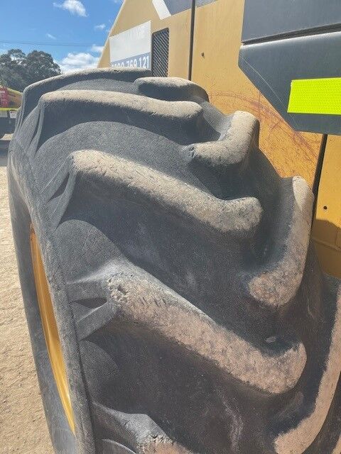 Caterpillar CP533E 12T Padfoot Roller