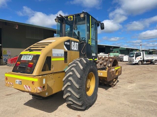 Caterpillar CP533E 12T Padfoot Roller