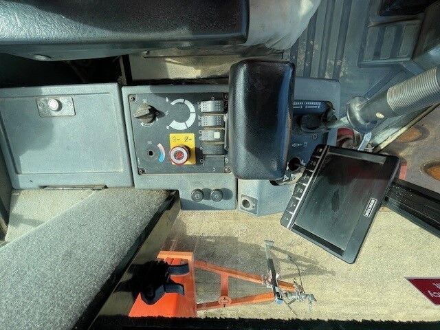 Caterpillar CP56 12T Padfoot Roller image 7