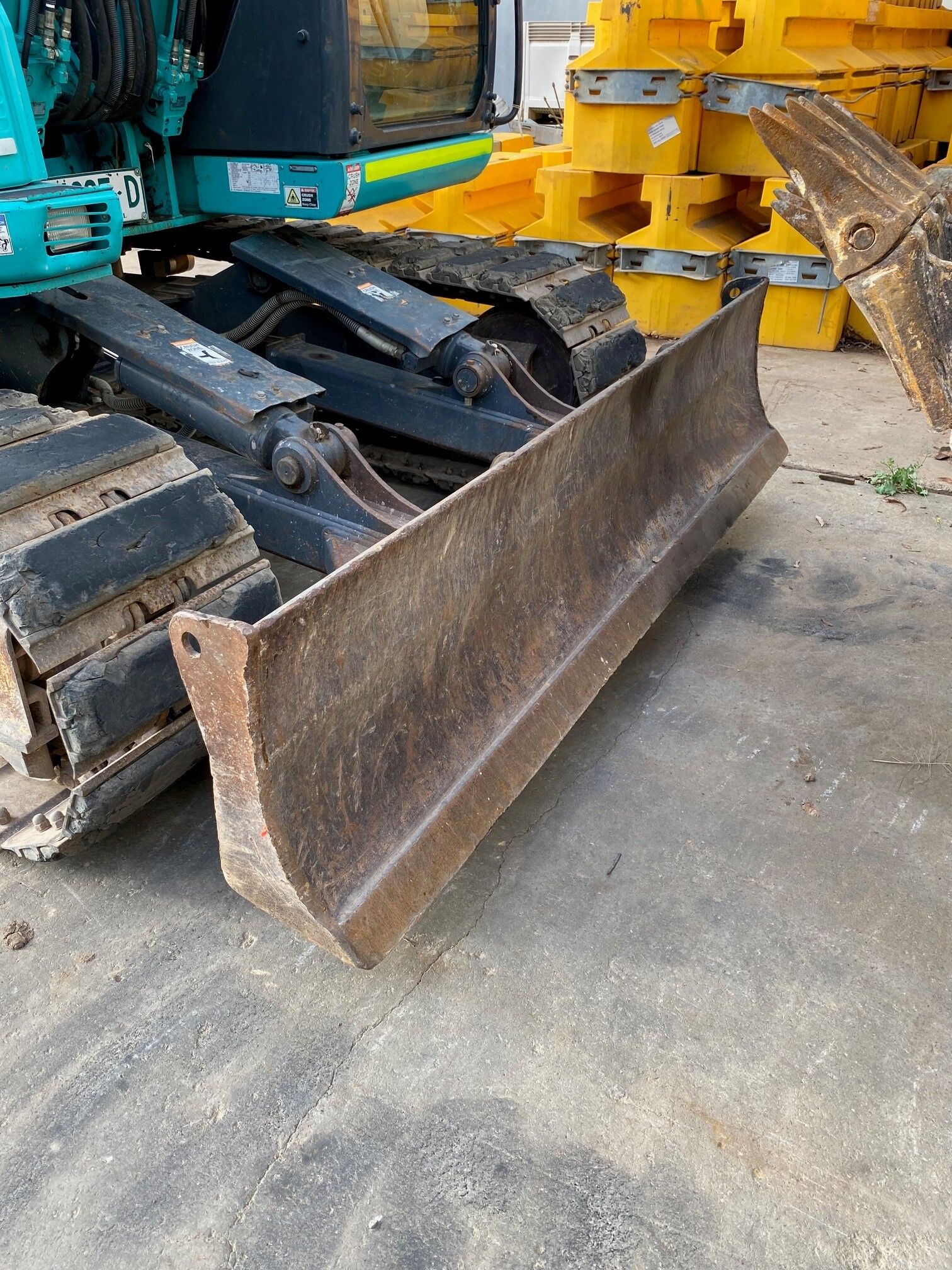Kobelco SK135SR-3 13.5T Off Set Boom Excavator (Knuckle) image 6