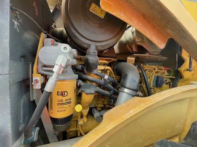 Caterpillar CP56 12T Padfoot Roller image 8