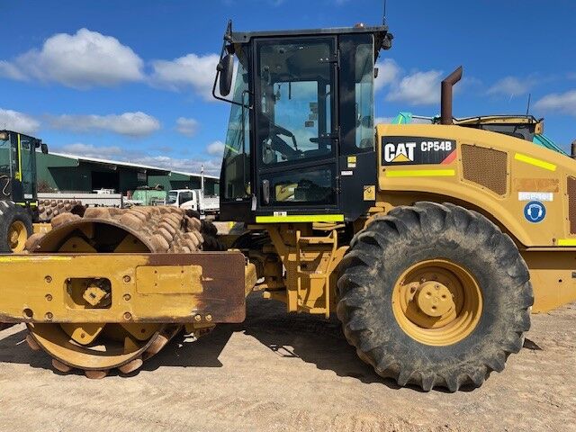 Caterpillar CP54B 12T Padfoot Roller image 2