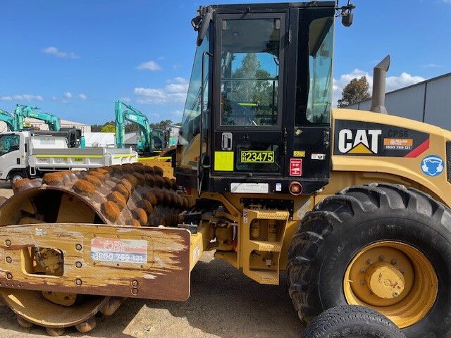 Caterpillar CP56 12T Padfoot Roller image 4