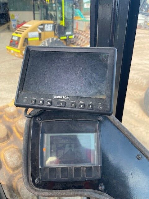 Caterpillar CP54B 12T Padfoot Roller image 6