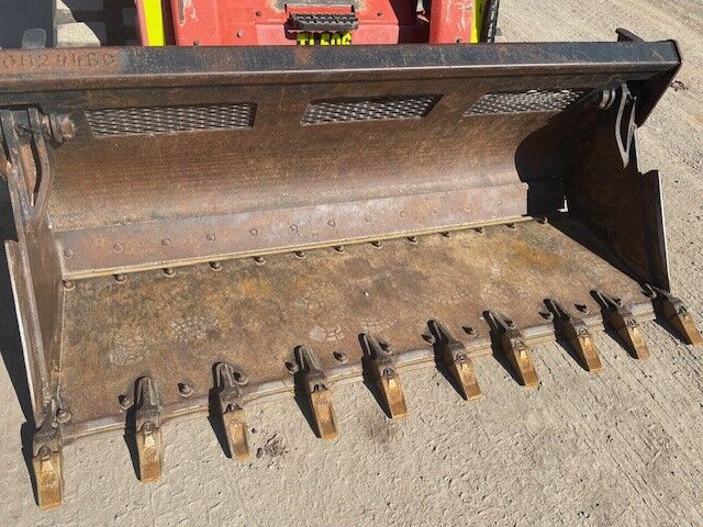 Kubota SVL90-2 90HP Track Loader image 7