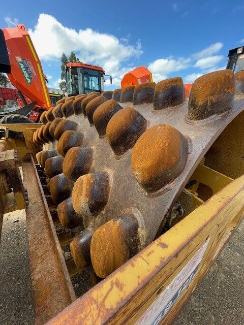 Caterpillar CP56 12T Padfoot Roller
