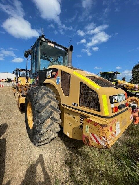 Caterpillar CP56 12T Padfoot Roller