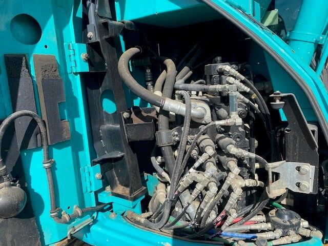 Kobelco SK135SR-3 13.5T Off Set Boom Excavator (Knuckle/Tilt Hitch) image 8