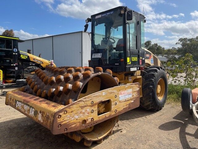 Caterpillar CP56 12T Padfoot Roller