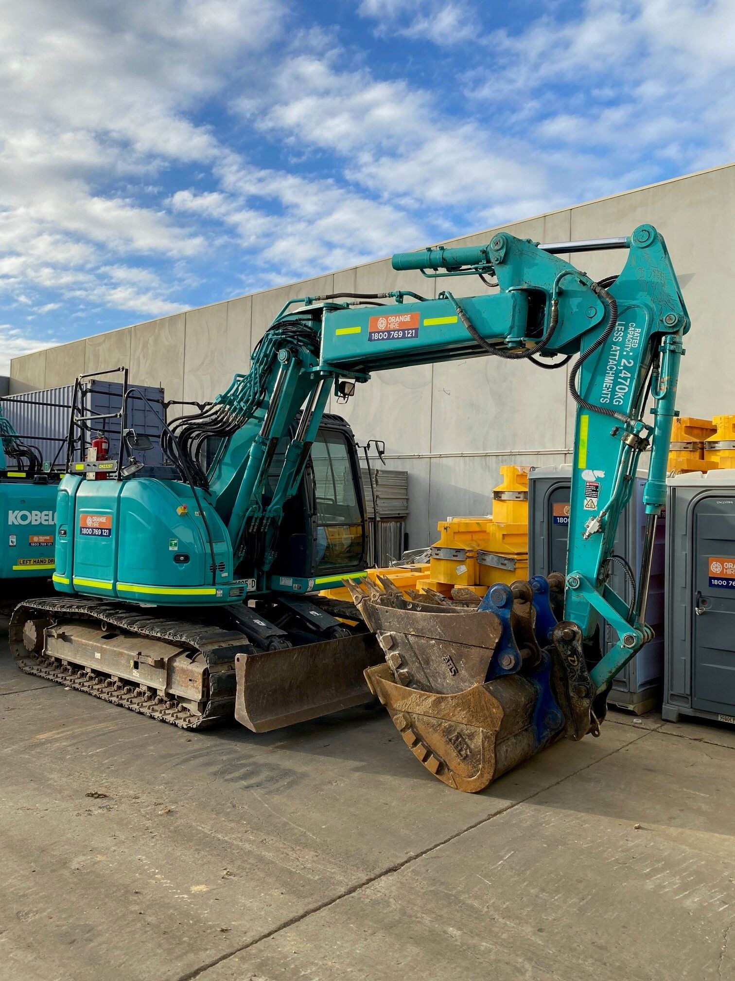 Kobelco SK135SR-3 13.5T Off Set Boom Excavator (Knuckle) image 2