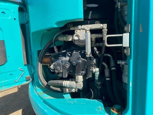 Kobelco SK135SR-3 13.5T Off Set Boom Excavator (Knuckle/Tilt Hitch) image 9