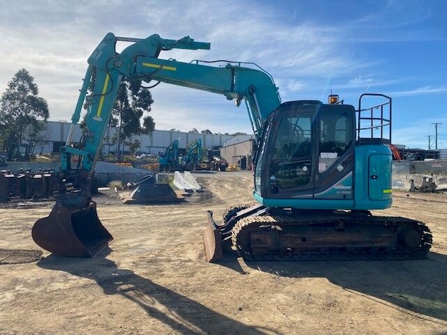 Kobelco SK135SR-3 13.5T Off Set Boom Excavator (Knuckle/Tilt Hitch) image 10